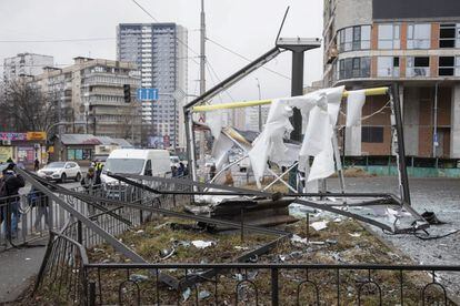 Daños sufridos en las infraestructuras en Ucrania, este jueves.