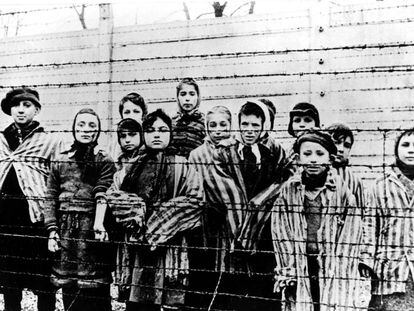 Ni&ntilde;os liberados de Auschwitz en enero de 1943.