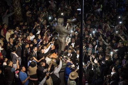 Homenaje a Juan Gabriel en la plaza Garibaldi de Ciudad de México