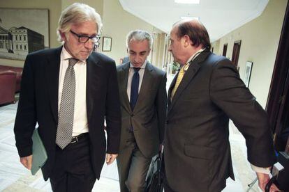 Ferre entre Sánchez Llibre y Martínez Pujalte.