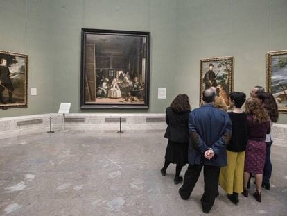 Una visita privada al Museo del Prado, en marzo, en la sala 12 que preside 'Las meninas', de Velázquez.