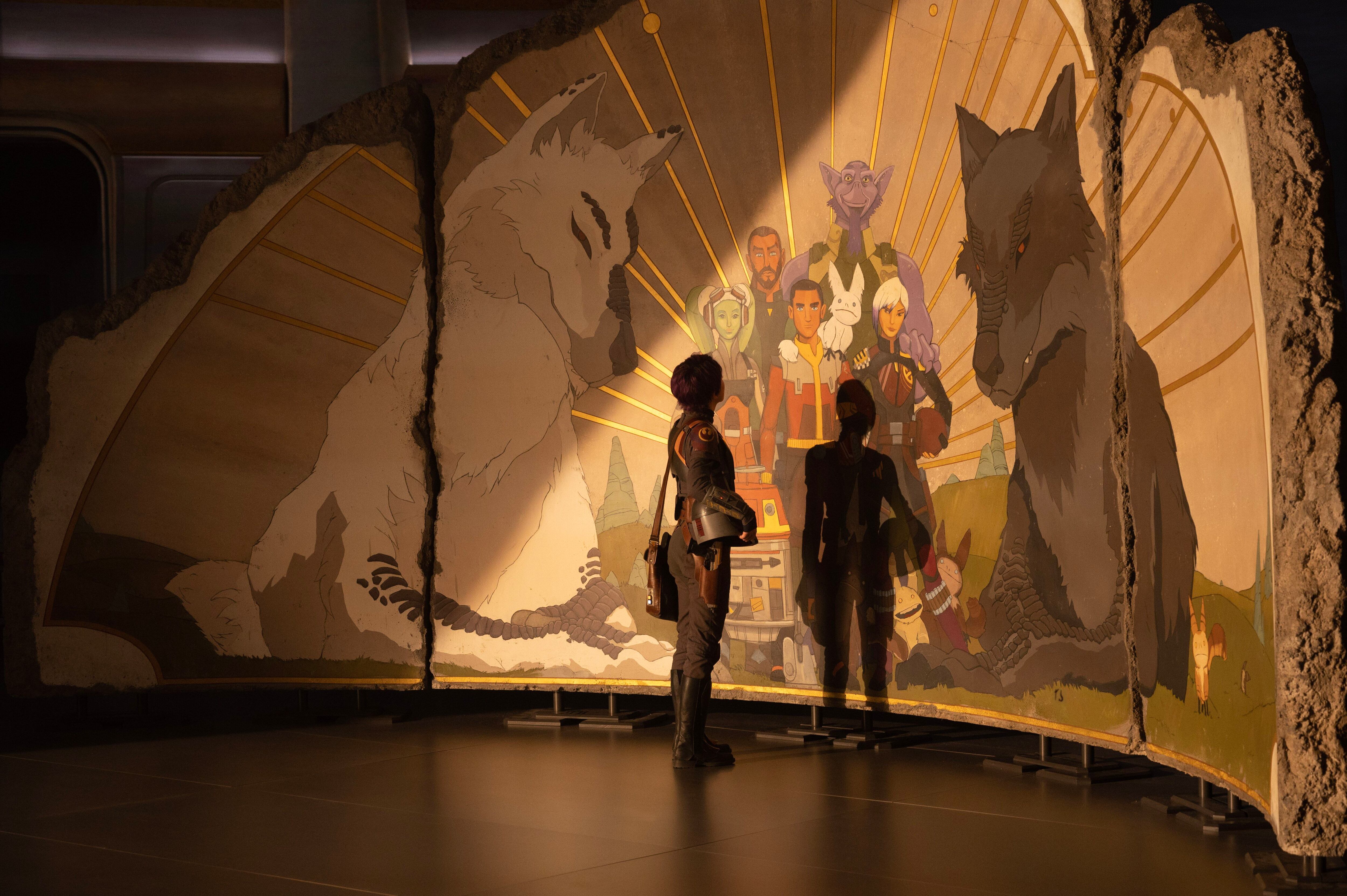 Fotograma de la serie de Disney+ 'Ahsoka'., con el mural de 'Rebels'.