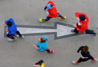 Corredores durante el Maratón de Viena, Austria.