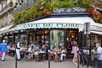 Terraza del Café de Flore, en París.