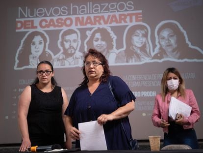 Familiares de las víctimas del 'caso Narvarte', este miércoles, en Ciudad de México.