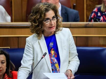 La ministra de Hacienda, María Jesús Montero, interviene en la sesión de control en el Congreso de los Diputado este miércoles.