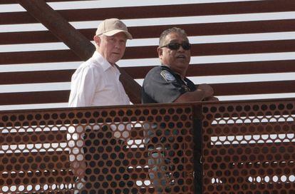 El fiscal general de EE UU, Jeff Sessions, durante su visita a la frontera de Nogales.