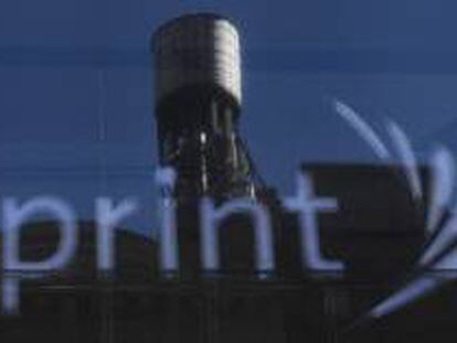 Detalle de un logo de Sprint, a las afueras de una de las tiendas de la compañía en Nueva York (EEUU). EFE/Archivo