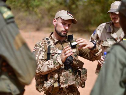 Un soldado de las Fuerzas Armadas alemanas, durante una instrucción en Malí en 2017.