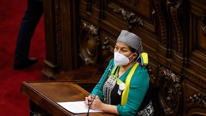 Elisa Loncón, presidenta de la Convención Constitucional, durante el inicio del debate para redactar la nueva Constitución de Chile, el 18 de octubre.