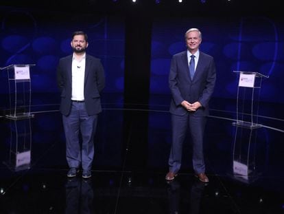 Elecciones en Chile 2021: Los candidatos a la presidencia de Chile, Gabriel Boric (a la derecha) y José Antonio Kast
