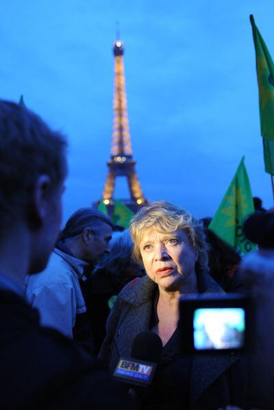 La eurodiputada verde francesa Eva Joly en una protesta en París contra la energía nuclear.