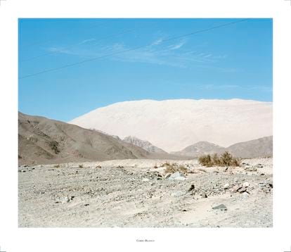 'Cerro Blanco', Nasca, 2015. Perteneciente a la serie 'Prontuario. El Continente y El Viento'.