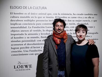 Antonio Lucas, ganador del Loewe de Poes&iacute;a, junto con Elena Medel, Premio de Creaci&oacute;n Joven. 