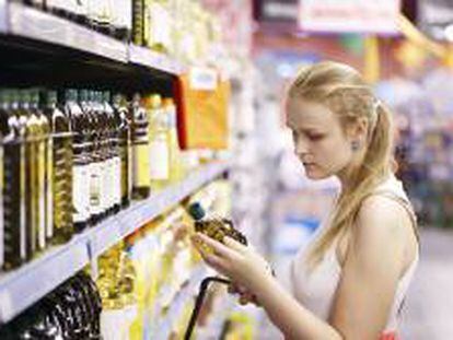 Una mujer en un supermercado en EE UU.