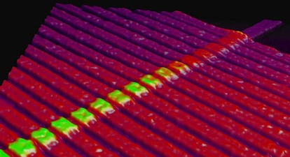 Vista al microscopio de un chip. 