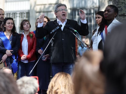 Jean-Luc Mélenchon pronuncia un discurso en la Plaza de la República, en París, el pasado 1 de mayo.