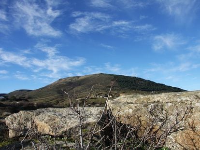 Vista del cerro donde se alzaba la ciudad vetona de Canto-Los Hierros, en El Espinar (Segovia).