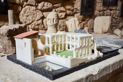 Maqueta del monasterio construida por un voluntario.