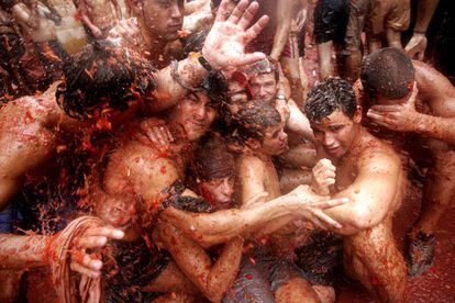 Jóvenes durante la Tomatina de 2010.