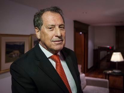 El empresario y banquero argentino, Jorge Brito, posa para un retrato en Buenos Aires, en 2015.