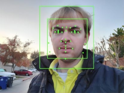 Vista interna de la tecnología de reconocimiento faciál de Google Vision