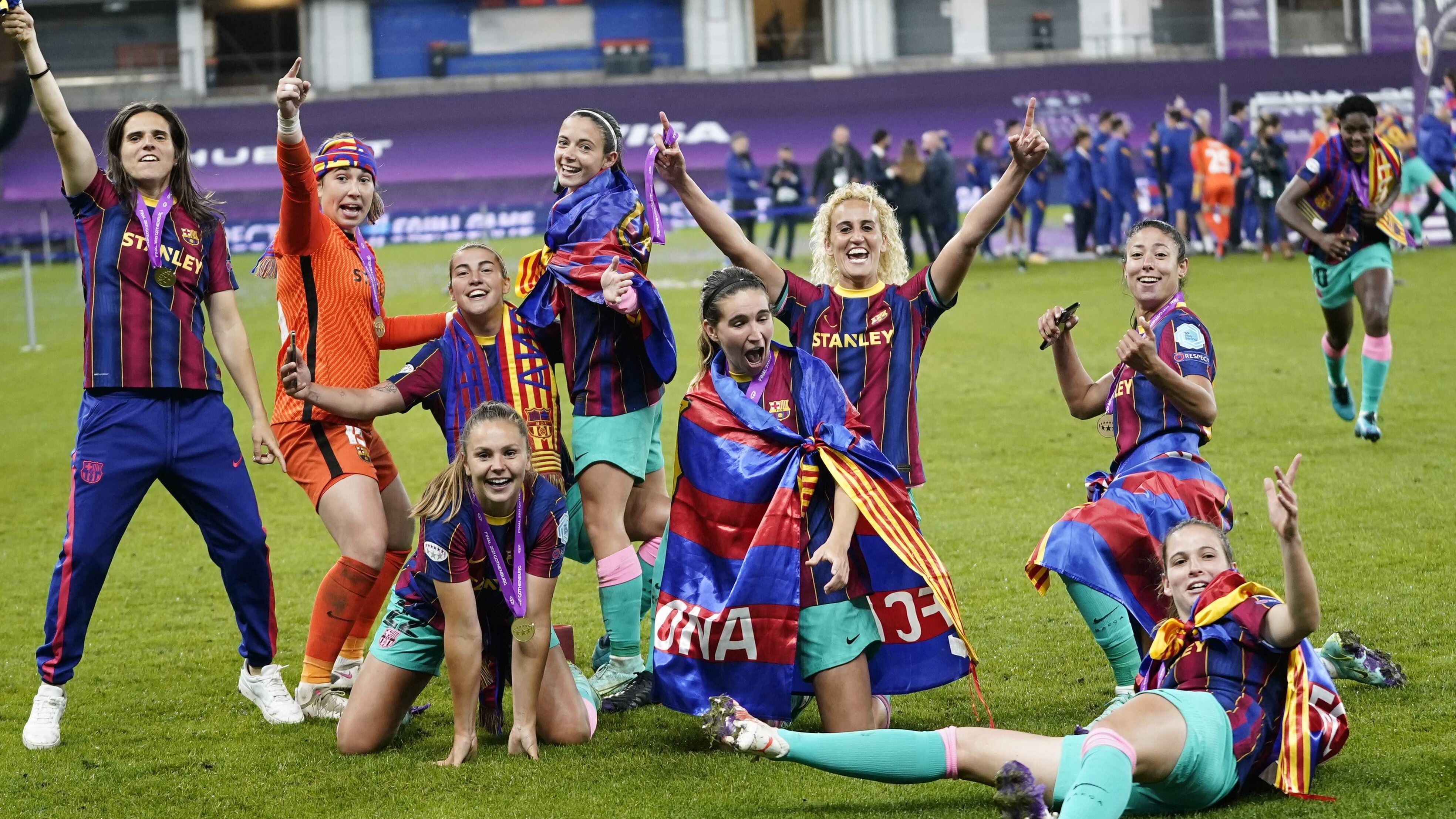 Las jugadoras del FC Barcelona celebran el título de Champions logrado este 2020, el primero para las mujeres del fútbol español.