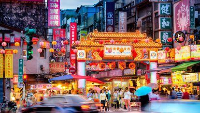 Luces nocturnas en Taipéi, la capital de Taiwán, en octubre de 2021.