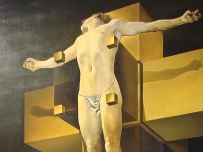'Crucifixión (Corpus Hypercubus)', por Salvador Dalí (1954), es una representación surrealista de Cristo sobre un teseracto (hipercubo), que está en el Museo metropolitano de arte (MOMA) de Nueva York.