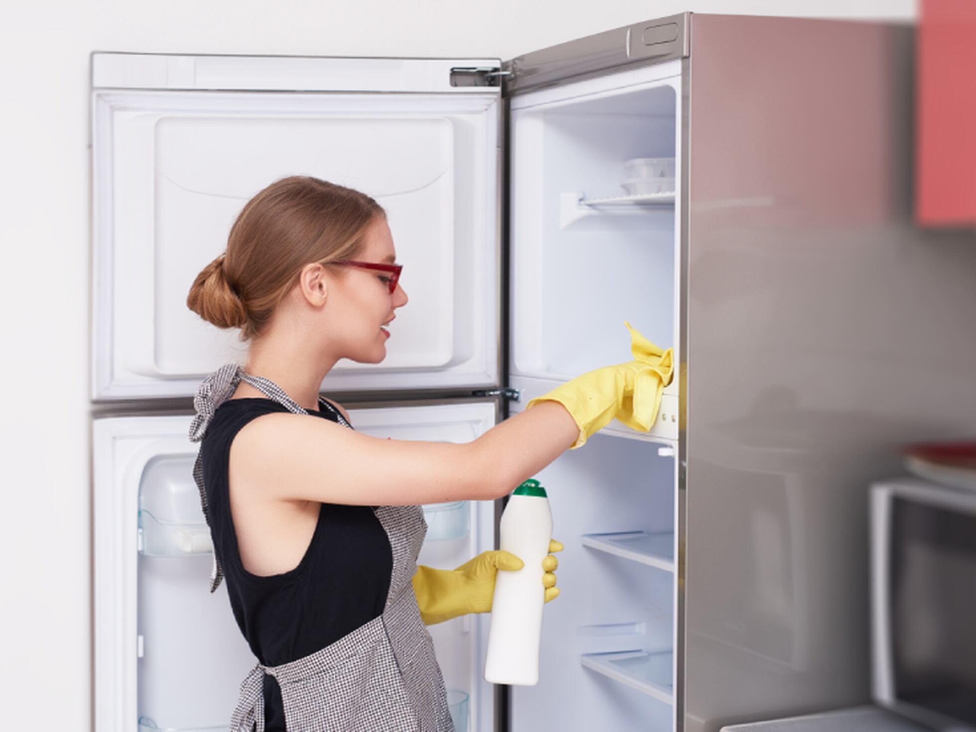 El truco del microondas para limpiar los estropajos en un minuto y acabar  con todas las bacterias