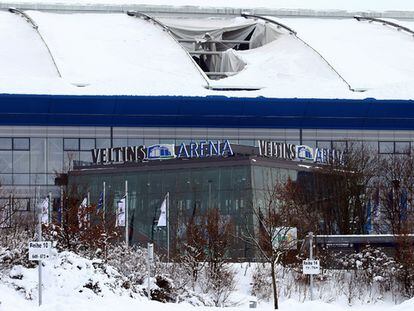 Boquete en el techo del techo del Veltins Arena, estadio del Schalke 04