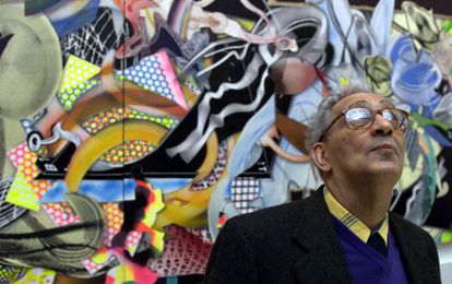 El artista Frank Stella junto a su obra 'La Marquesa de O'.