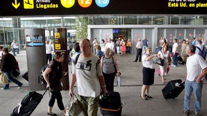 Llegada de pasajeros a la nueva terminal T-3 del aeropuerto de Málaga.