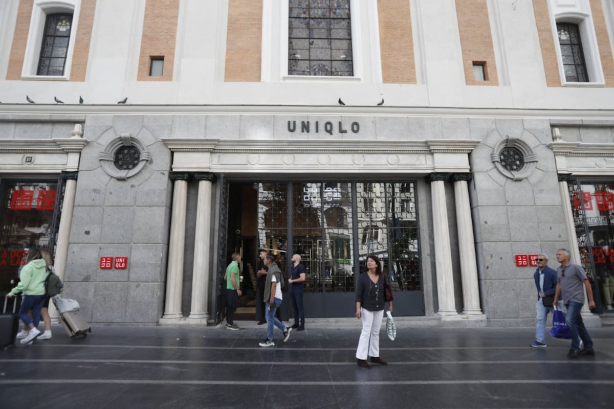 Así es la nueva flagship de Uniqlo en la Gran Vía de Madrid Fotos