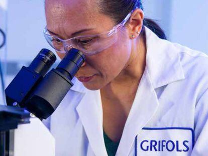 Grifols abordará en EE UU el desarrollo clínico de su terapia frente al alzhéimer