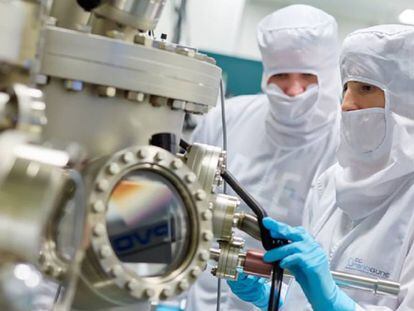 Investigadores del centro vasco Nanogune trabajan en el desarrollo de la nueva tecnología MESO para los microprocesadores de Intel.