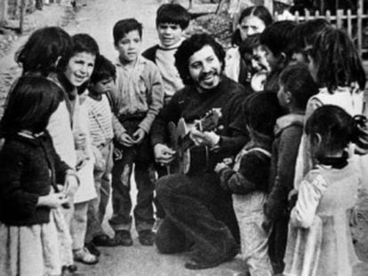 Víctor Jara, en una imagen facilitada por la fundación que lleva su nombre.
