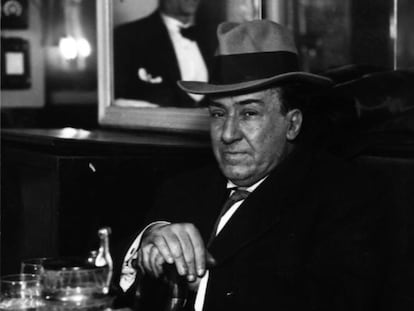 Antonio Machado, fotografiado en el café de Las Salesas de Madrid.