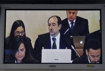 Imagen del monitor de la sala de prensa de la Audiencia Nacional de San Fernando de Henares del abogado del PSPV, Virgilio Latorre.
