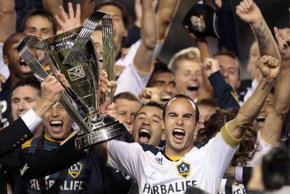 LA Galaxy develará una estatua en honor a Landon Donovan - Los