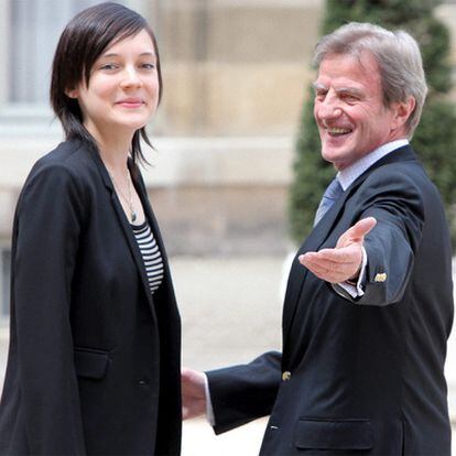 Clotilde Reiss con el ministro de Exteriores, Bernard Kouchner.