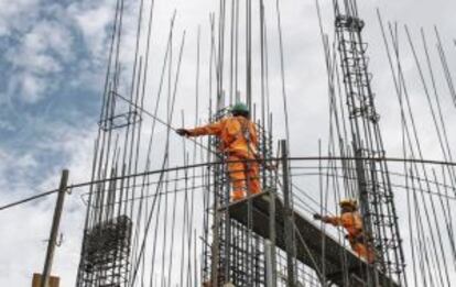 Construcción de edificios en Lima.