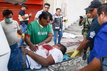 Un padre se despide de su hijo asesinado en Acapulco (Guerrero).