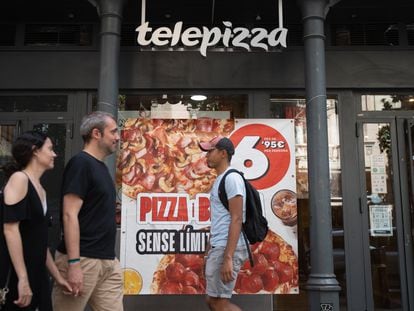 Exterior de un restaurante de Telepizza en Barcelona.