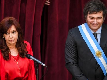 Cristina Fernández de Kirchner y Javier Milei durante la inauguración presidencial en enero 2024 en Buenos Aires.