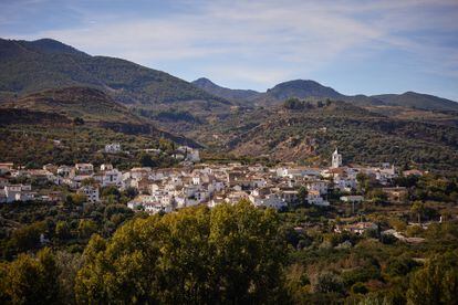 Vista general del pueblo Restabal, en Valle de Lecrín (Granada). 