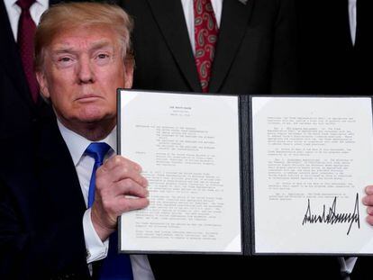 El presidente Donald Trump tras firmar un decreto sobre comercio