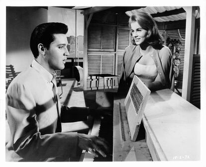 Ann-Margret y Elvis Presley en una escena de la película 'Viva Las Vegas', 1964. 