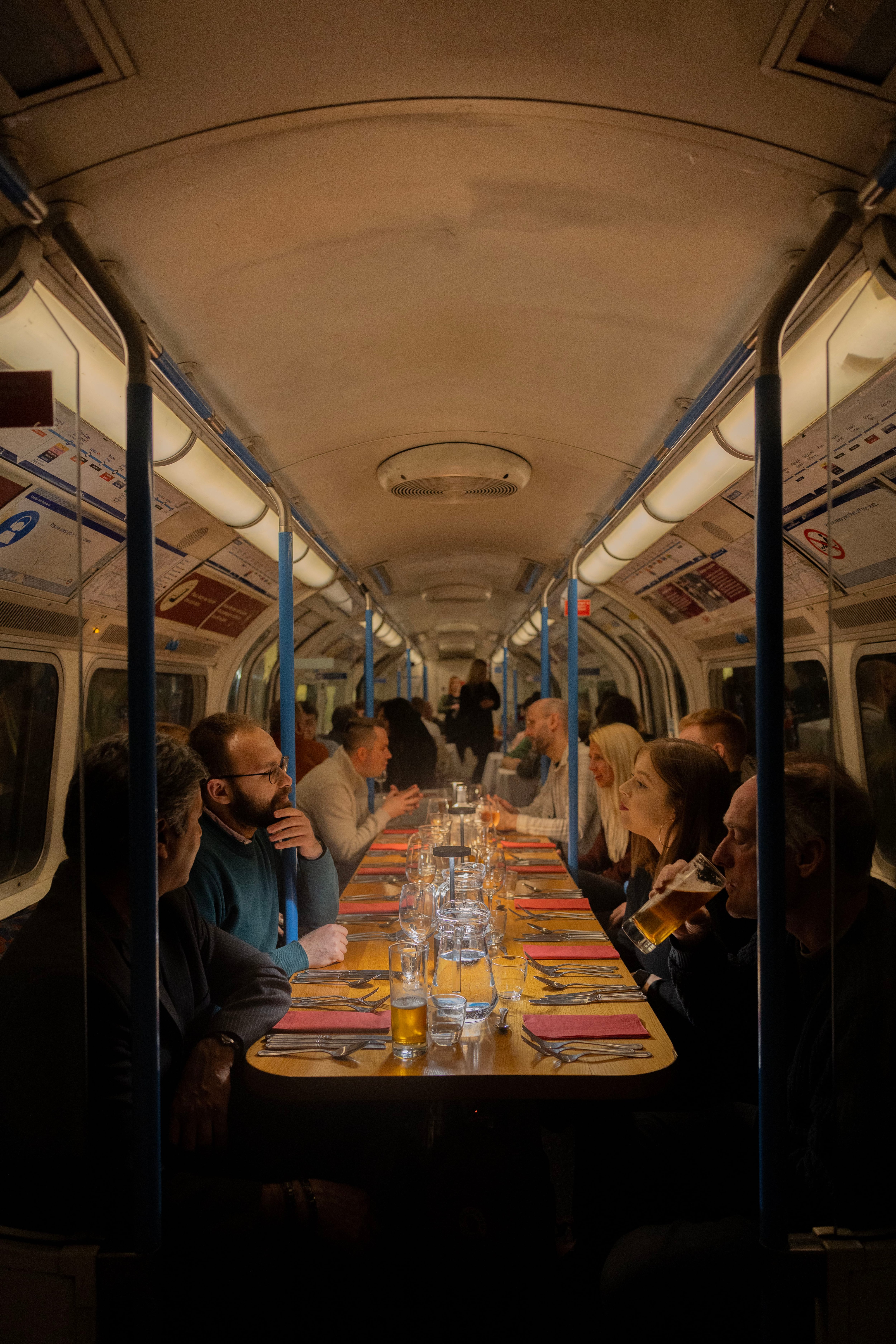 Un menú degustación a bordo de un vagón de metro de Londres