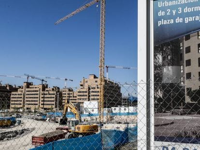 Obras de edificación en el nuevo barrio de El Cañaveral, en Madrid.